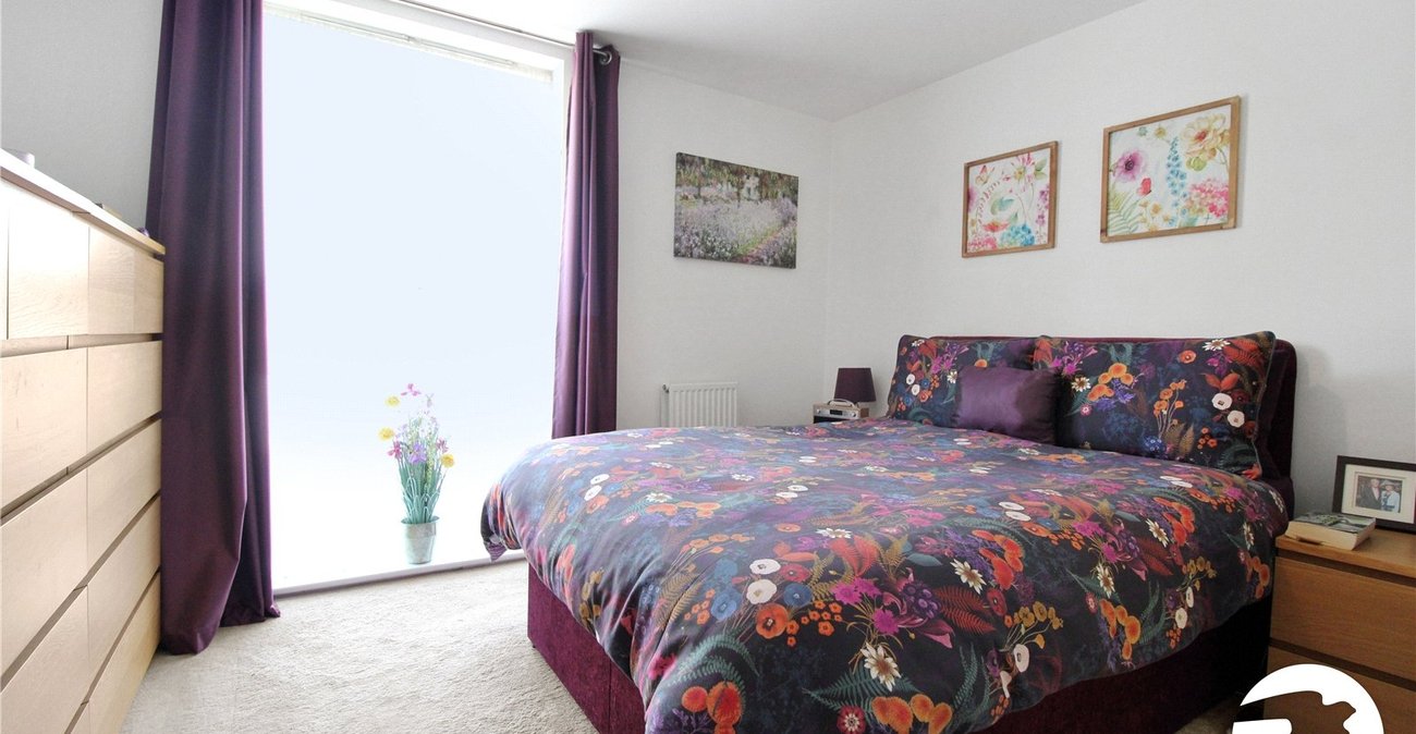 2 bedroom property to rent in Castle Hill | Robinson Michael & Jackson