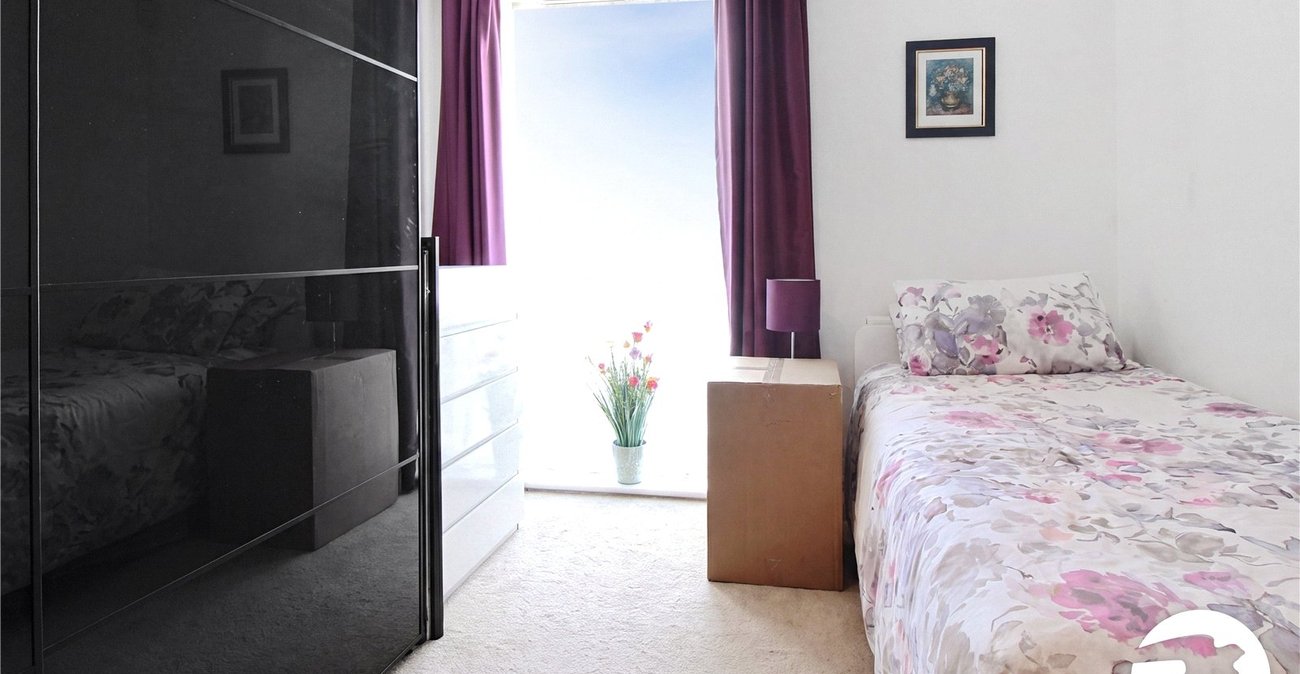 2 bedroom property to rent in Castle Hill | Robinson Michael & Jackson