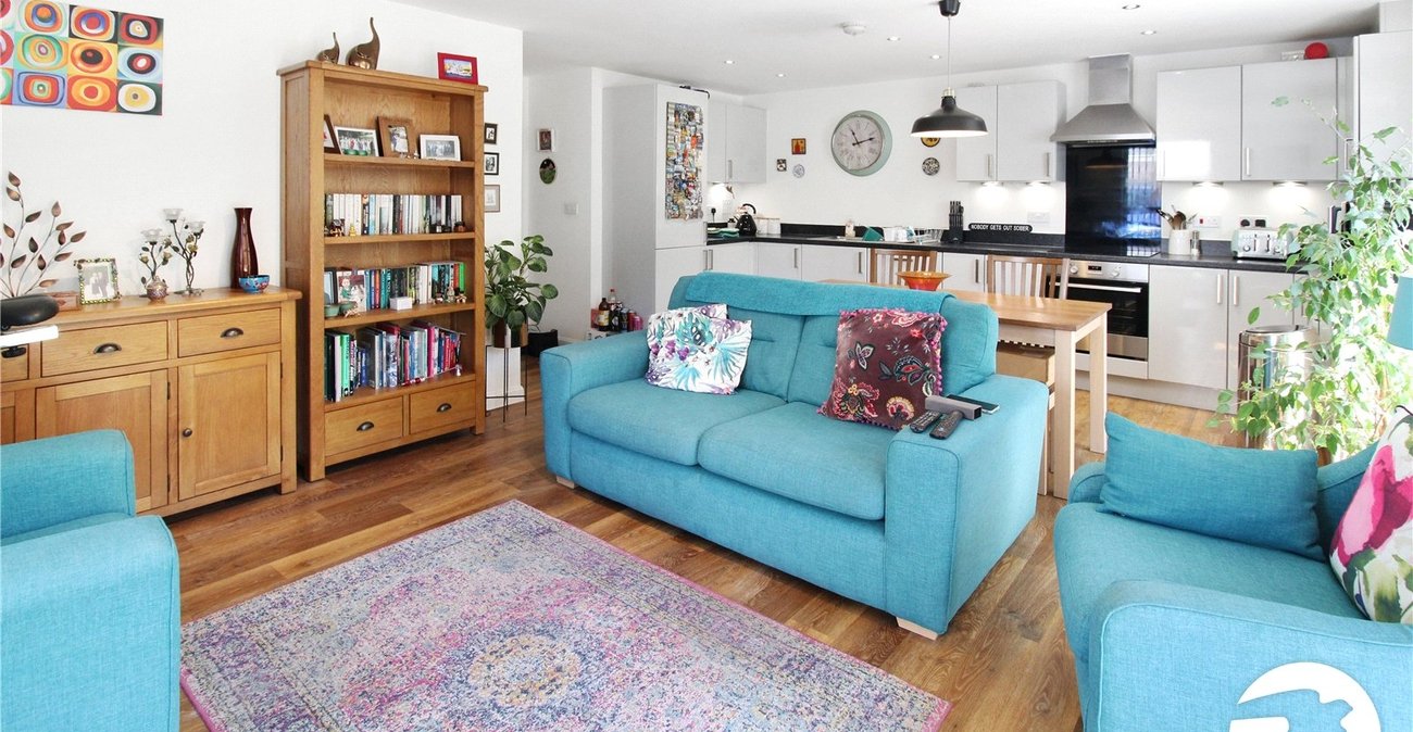 2 bedroom property to rent in Castle Hill | Robinson Michael & Jackson
