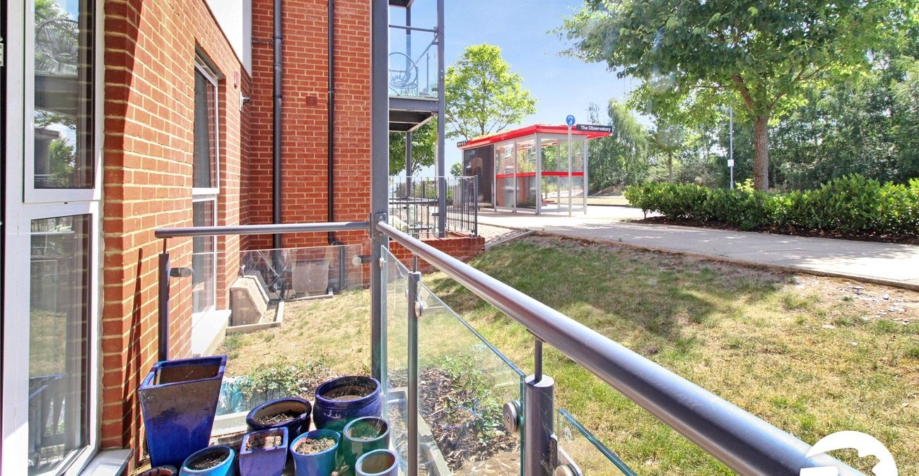 2 bedroom property to rent in Castle Hill | Robinson Michael & Jackson