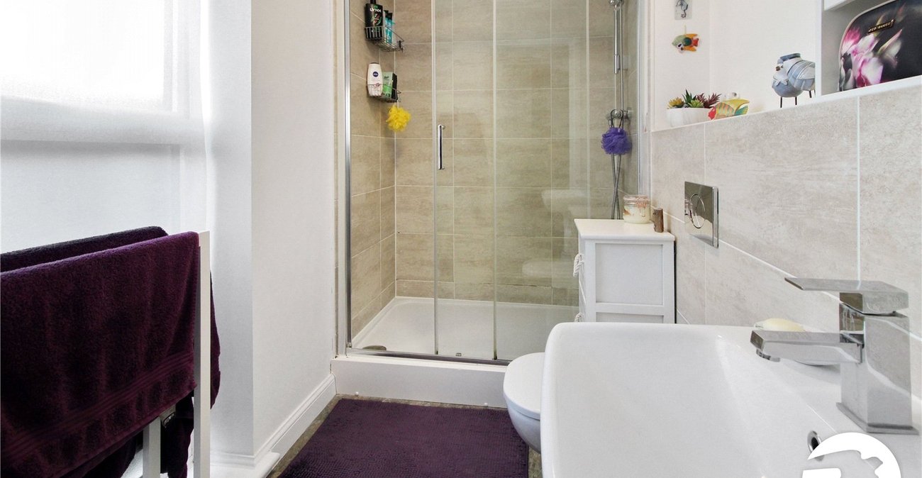 2 bedroom property to rent in Castle Hill | Robinson Michael & Jackson
