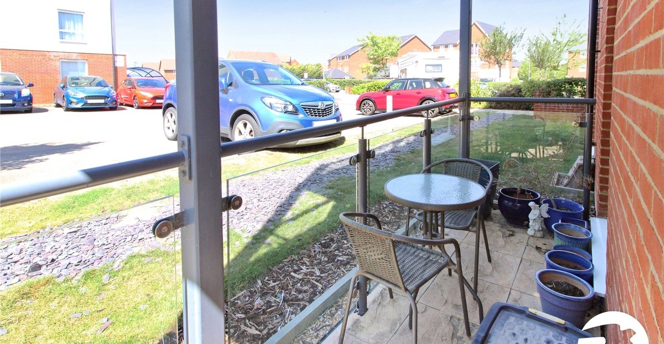 2 bedroom property to rent in Castle Hill | Robinson Michael & Jackson