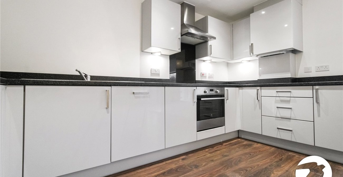 2 bedroom property to rent in Castle Hill | Robinson Michael & Jackson