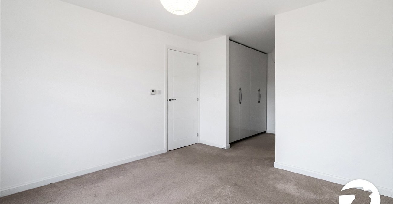 2 bedroom property to rent in Castle Hill | Robinson Michael & Jackson