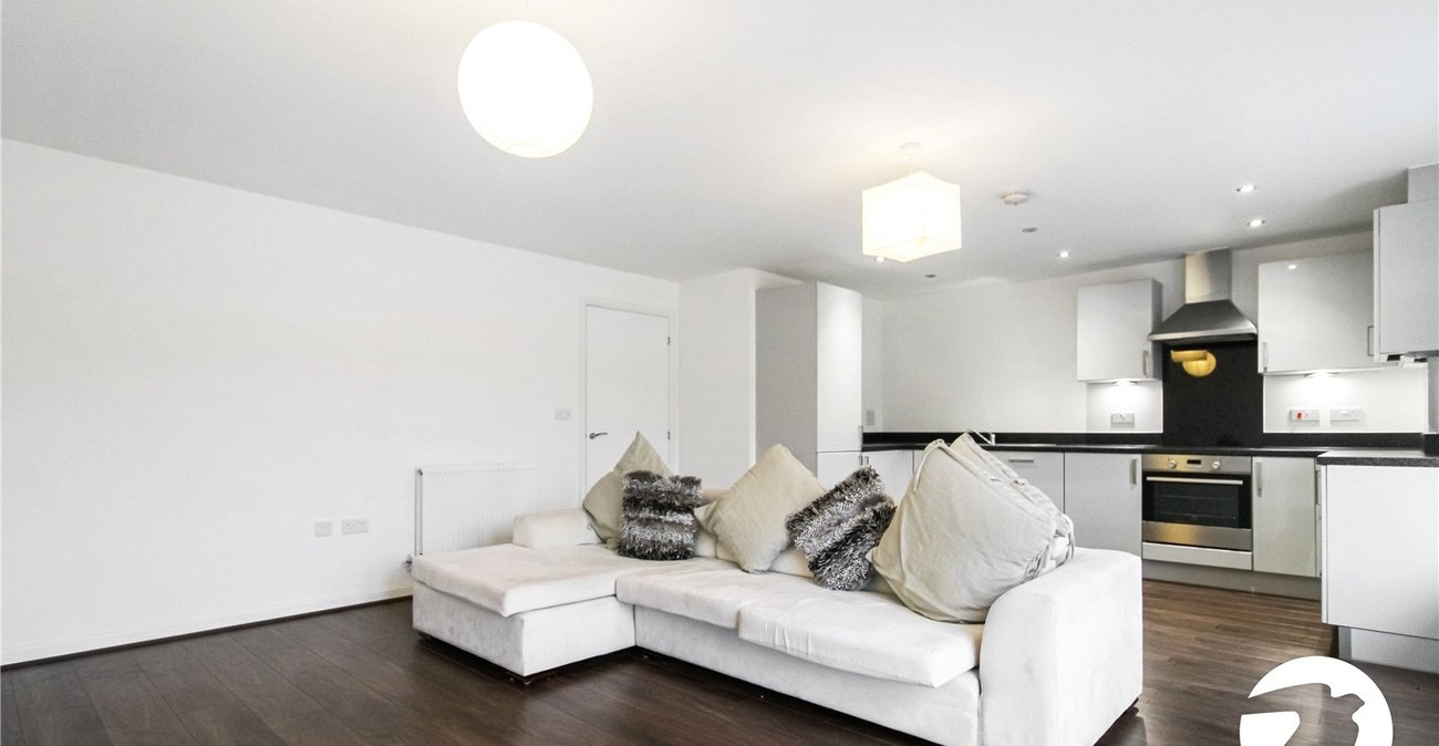 2 bedroom property to rent in Castle Hill | Robinson Michael & Jackson