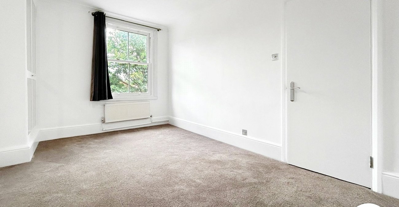 2 bedroom property to rent in London | Robinson Jackson
