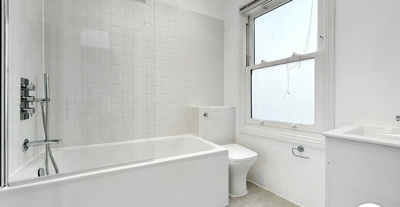 2 bedroom property to rent in London | Robinson Jackson