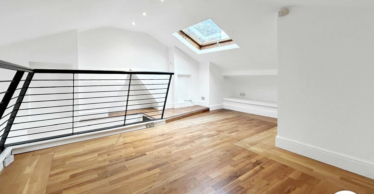 2 bedroom property to rent in London | Robinson Jackson