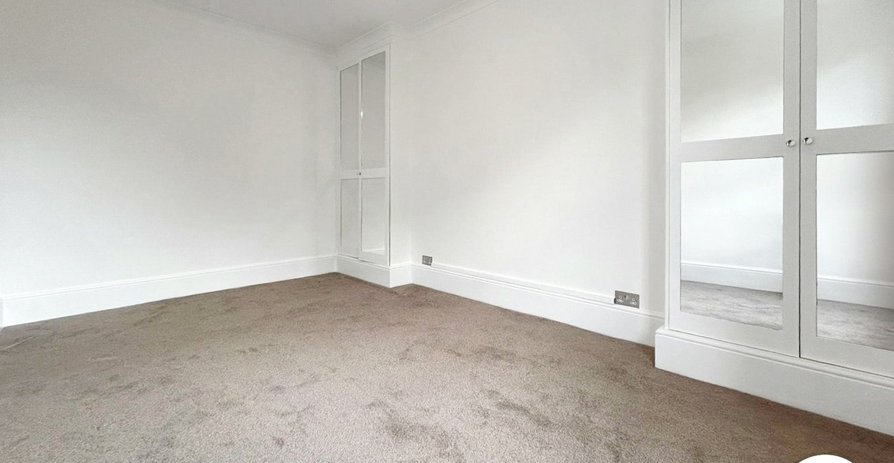 2 bedroom property to rent in London | Robinson Jackson