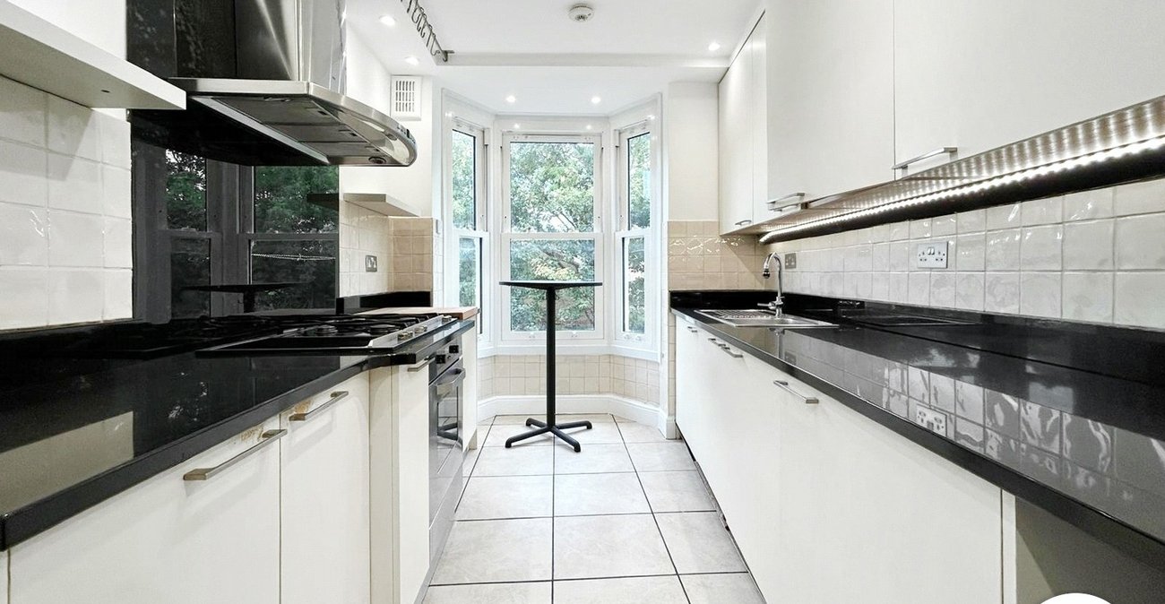 2 bedroom property to rent in London | Robinson Jackson