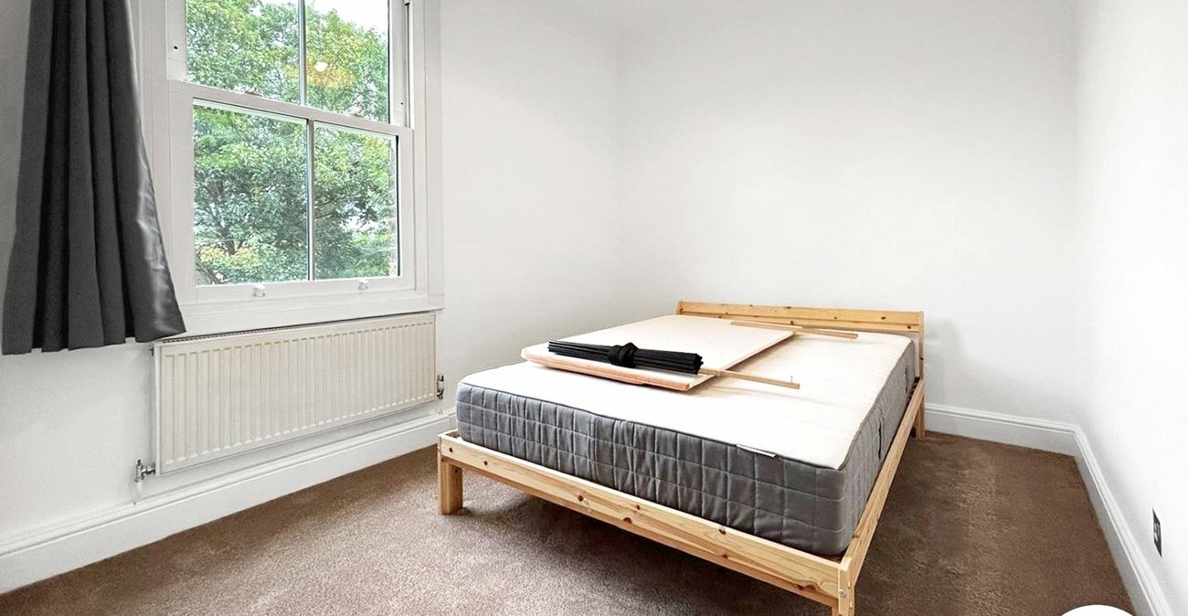 2 bedroom property to rent in London | Robinson Jackson