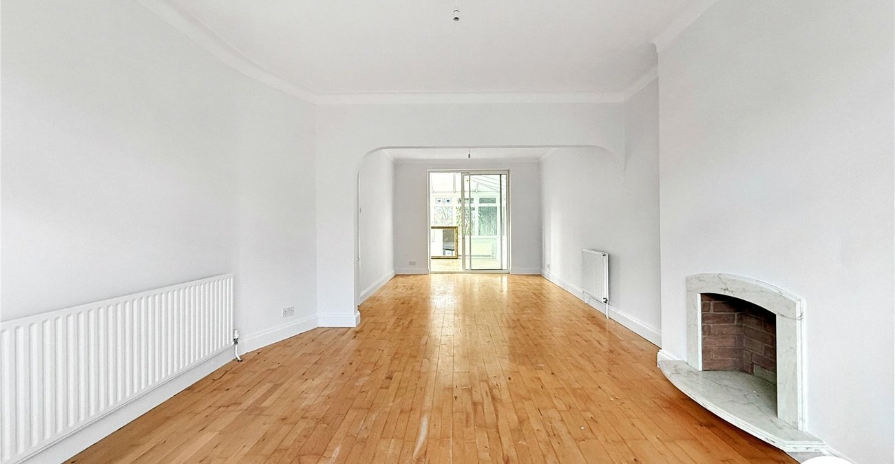 3 bedroom house to rent in London | Robinson Jackson