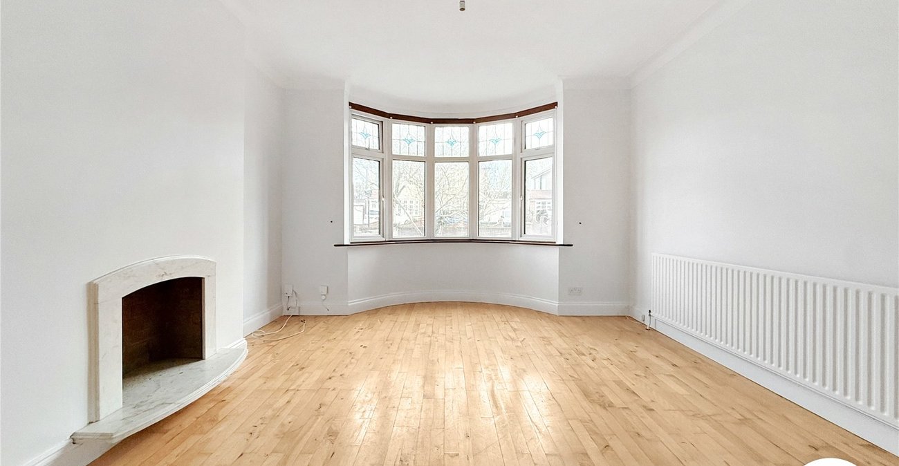 3 bedroom house to rent in London | Robinson Jackson