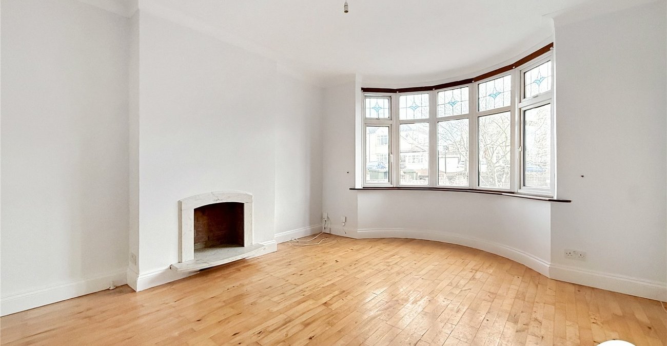 3 bedroom house to rent in London | Robinson Jackson