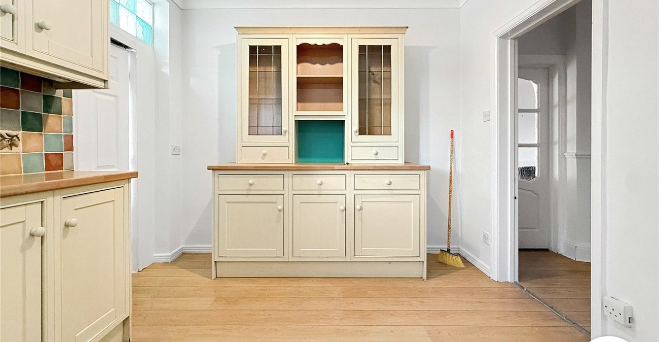 3 bedroom house to rent in London | Robinson Jackson