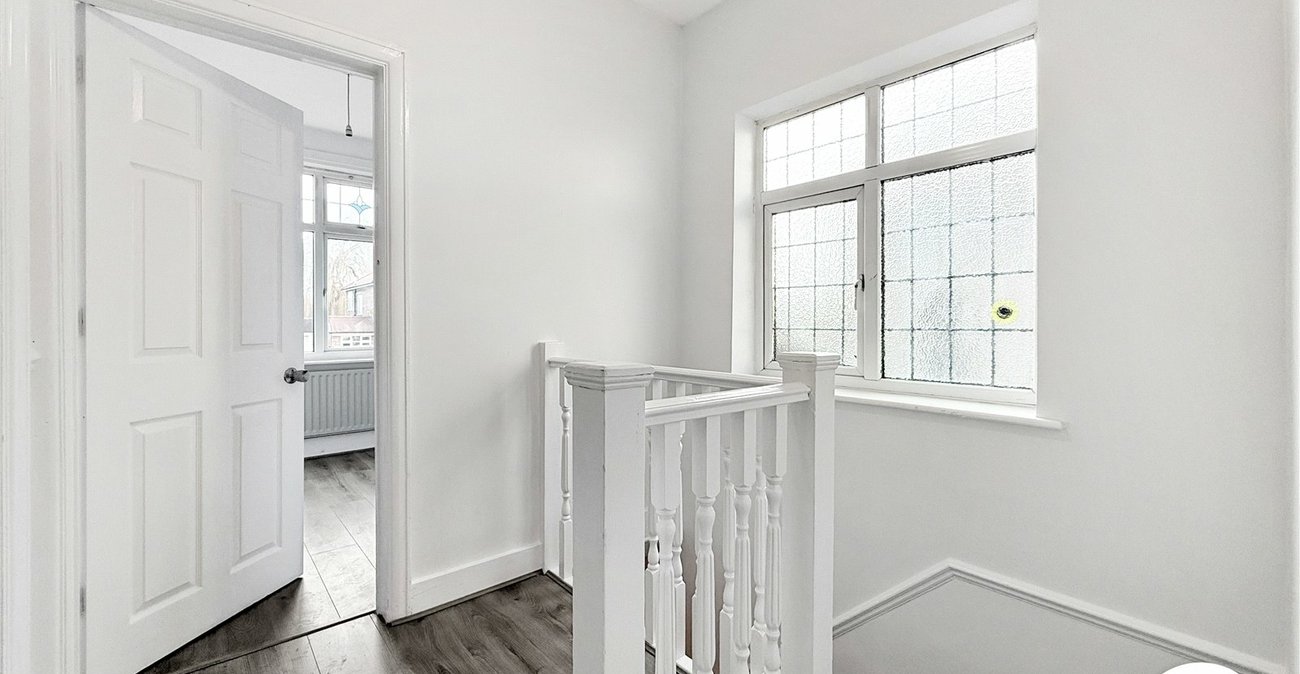 3 bedroom house to rent in London | Robinson Jackson