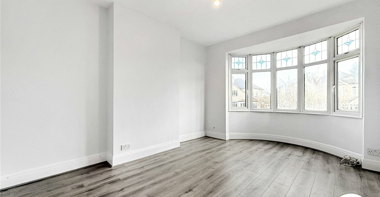 3 bedroom house to rent in London | Robinson Jackson