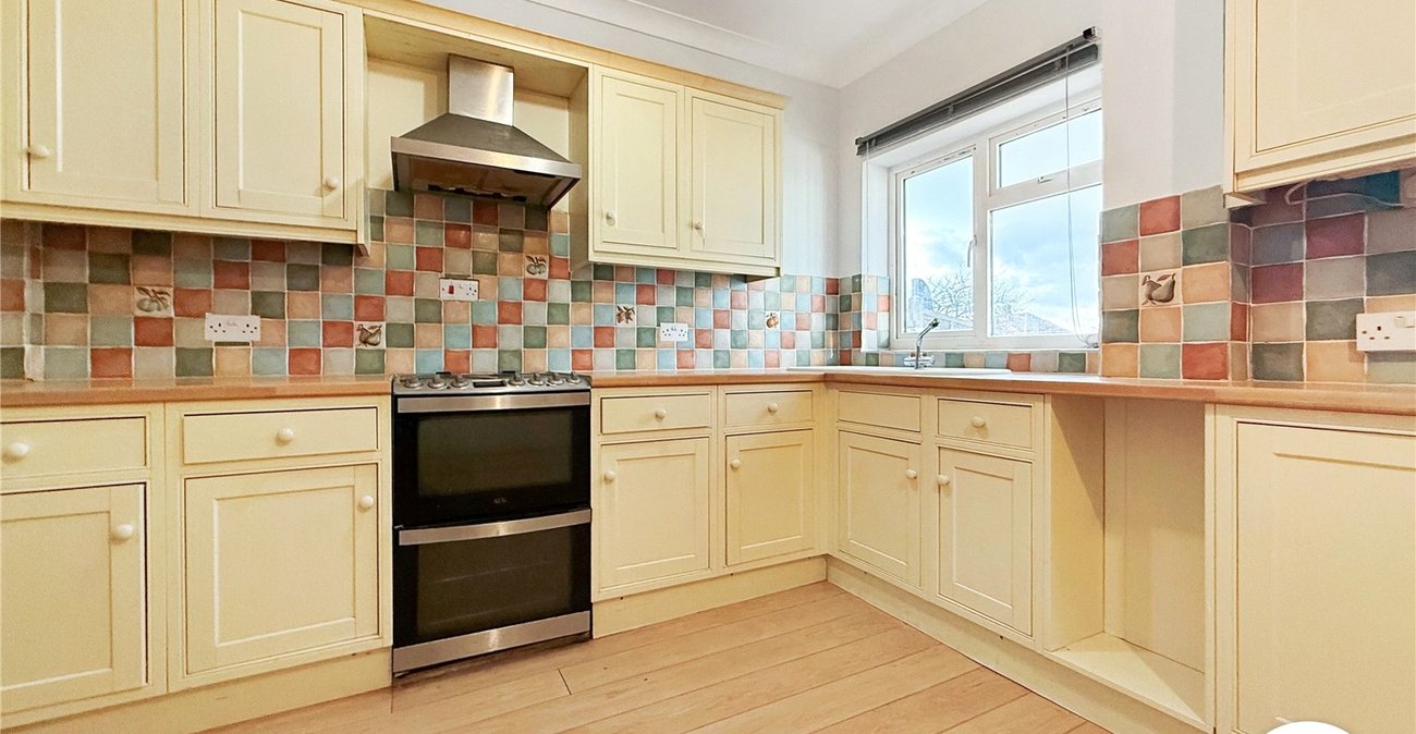 3 bedroom house to rent in London | Robinson Jackson