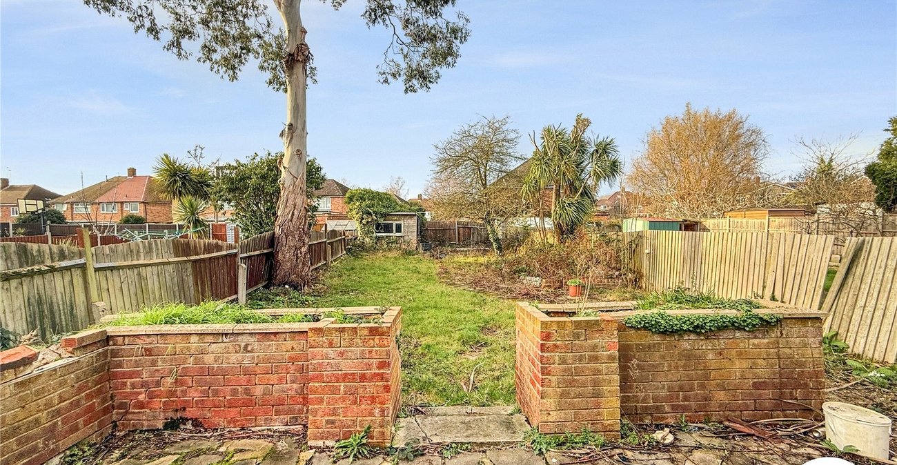 3 bedroom house to rent in London | Robinson Jackson