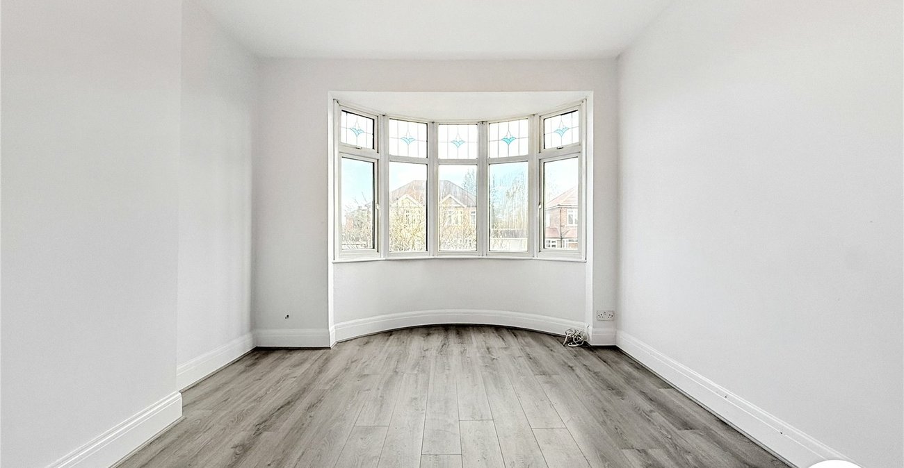 3 bedroom house to rent in London | Robinson Jackson