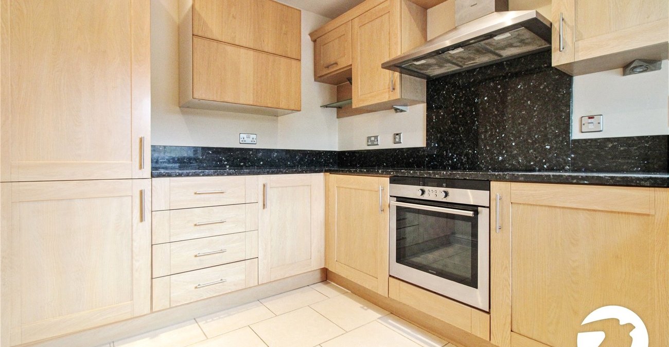 3 bedroom property to rent in Greenhithe | Robinson Michael & Jackson