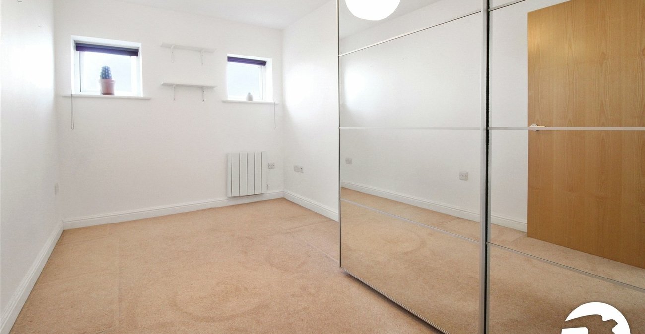 2 bedroom property to rent in Greenhithe | Robinson Michael & Jackson