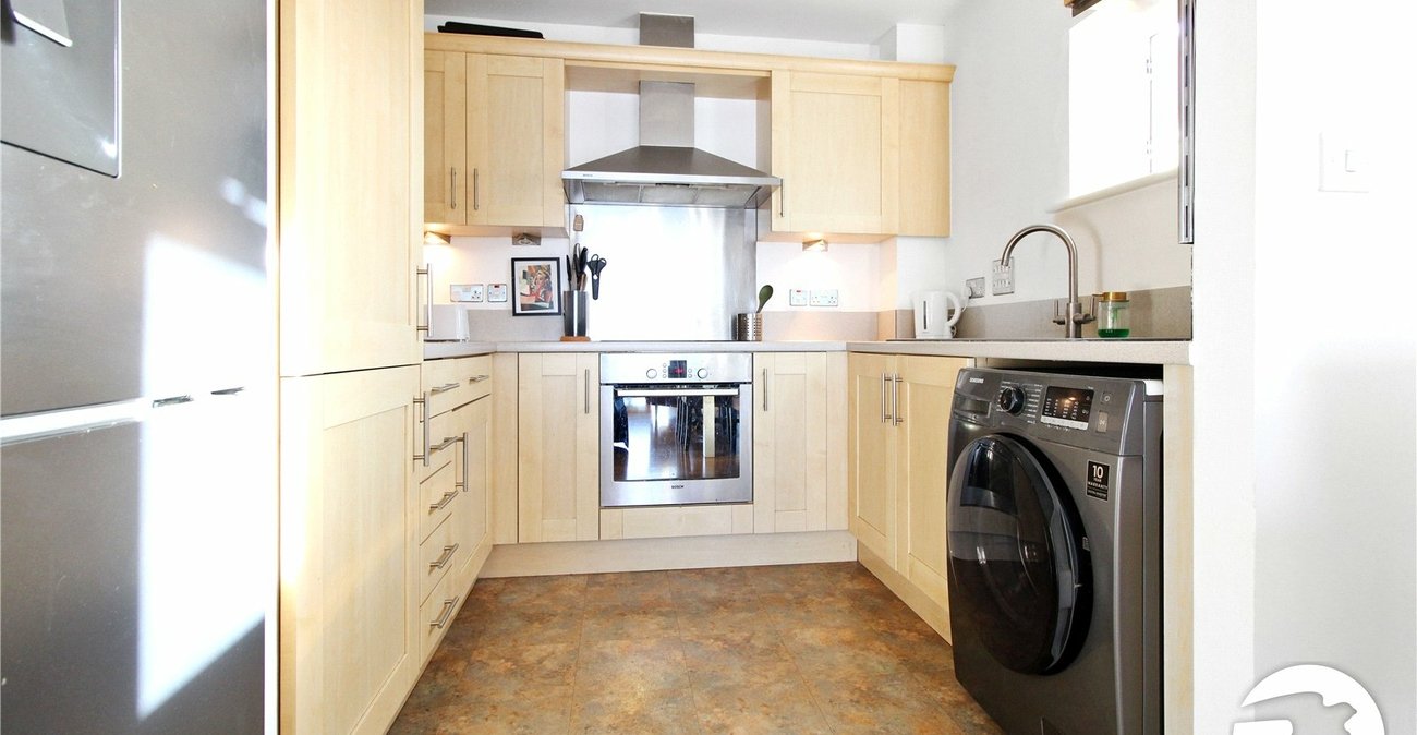 2 bedroom property to rent in Greenhithe | Robinson Michael & Jackson