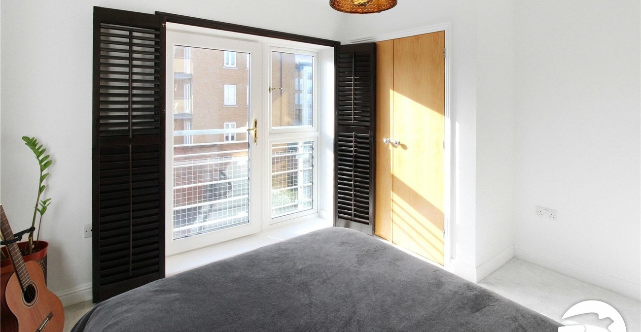 2 bedroom property to rent in Greenhithe | Robinson Michael & Jackson