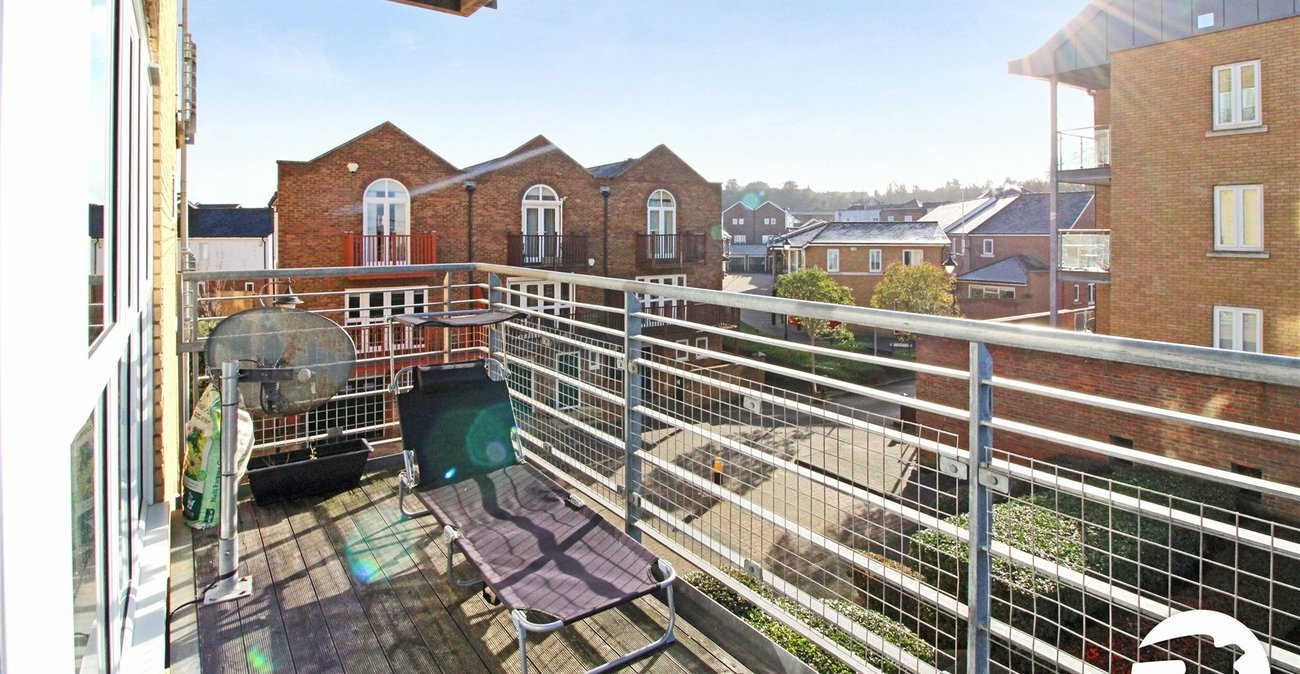 2 bedroom property to rent in Greenhithe | Robinson Michael & Jackson