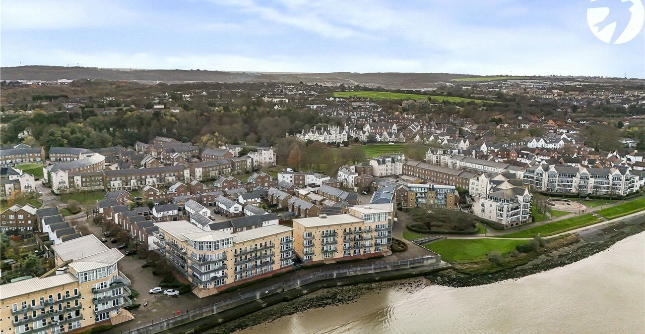 2 bedroom property to rent in Greenhithe | Robinson Michael & Jackson