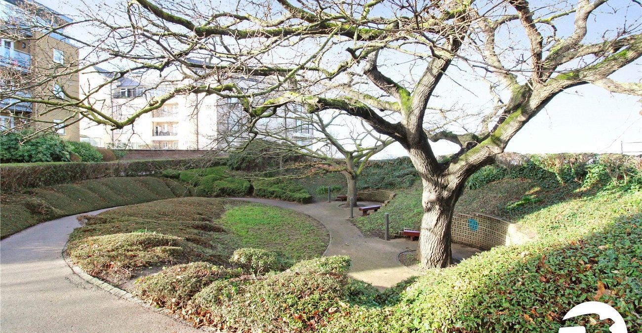 2 bedroom property to rent in Greenhithe | Robinson Michael & Jackson