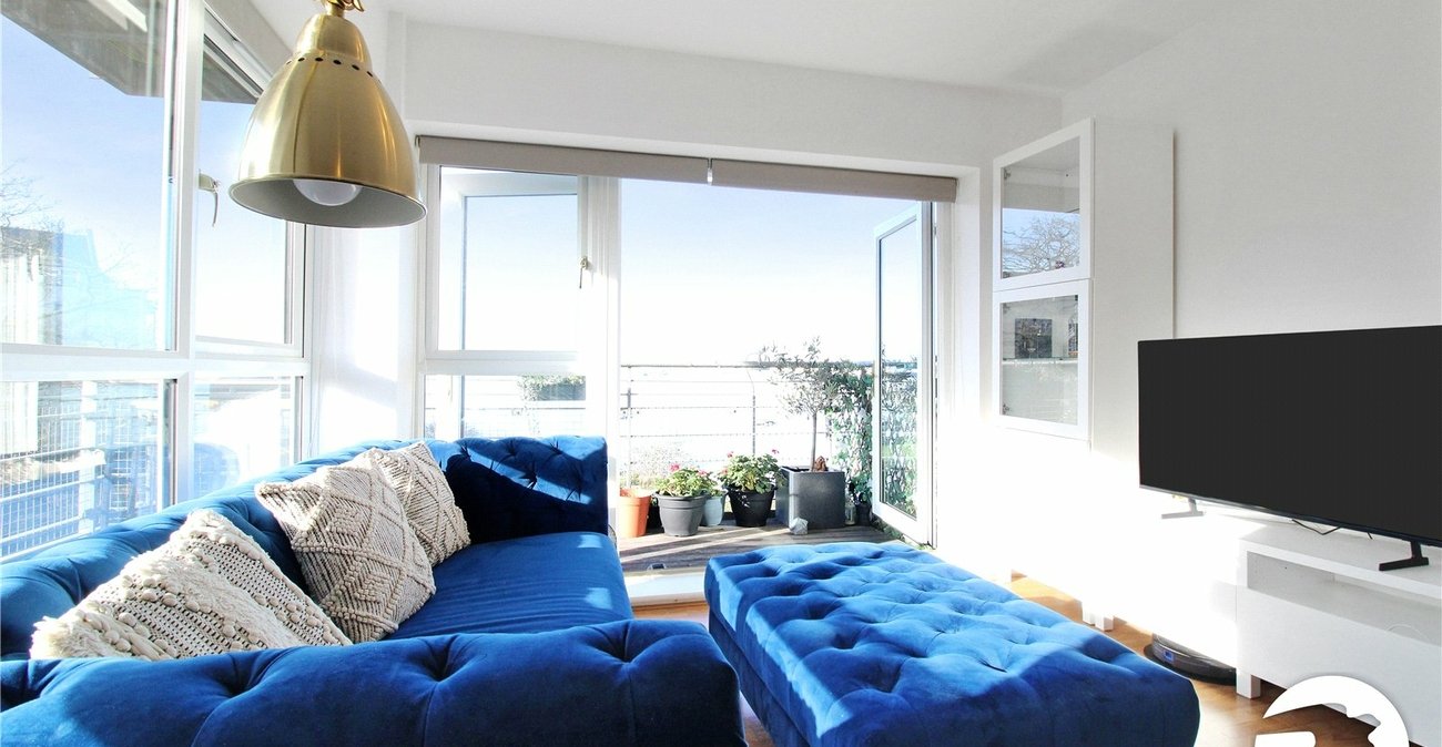 2 bedroom property to rent in Greenhithe | Robinson Michael & Jackson
