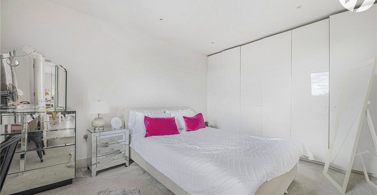 2 bedroom property to rent in London | Robinson Jackson