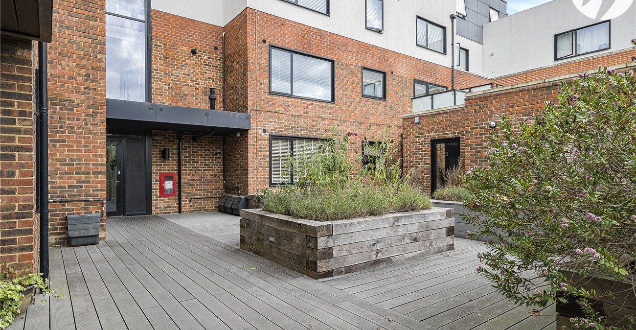 2 bedroom property to rent in London | Robinson Jackson