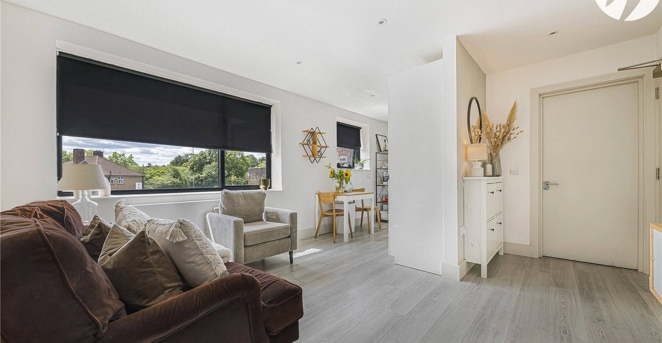 2 bedroom property to rent in London | Robinson Jackson