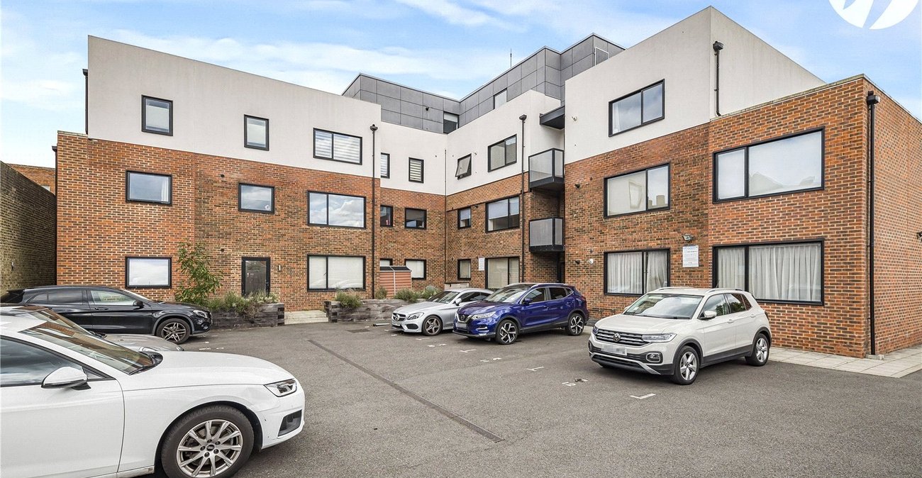 2 bedroom property to rent in London | Robinson Jackson