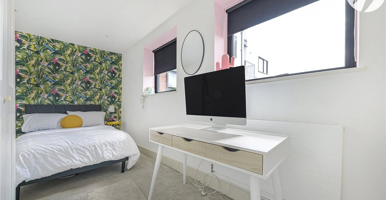 2 bedroom property to rent in London | Robinson Jackson