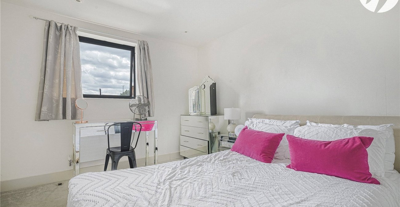 2 bedroom property to rent in London | Robinson Jackson