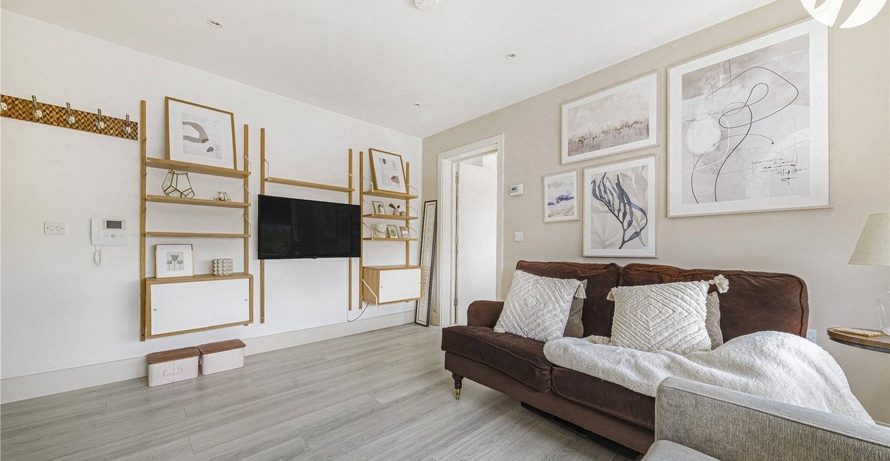 2 bedroom property to rent in London | Robinson Jackson