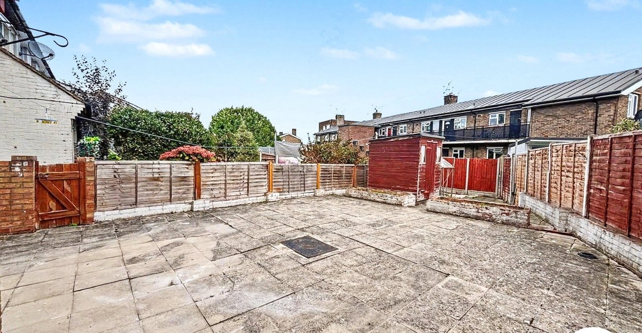2 bedroom house to rent in Dartford | Robinson Jackson
