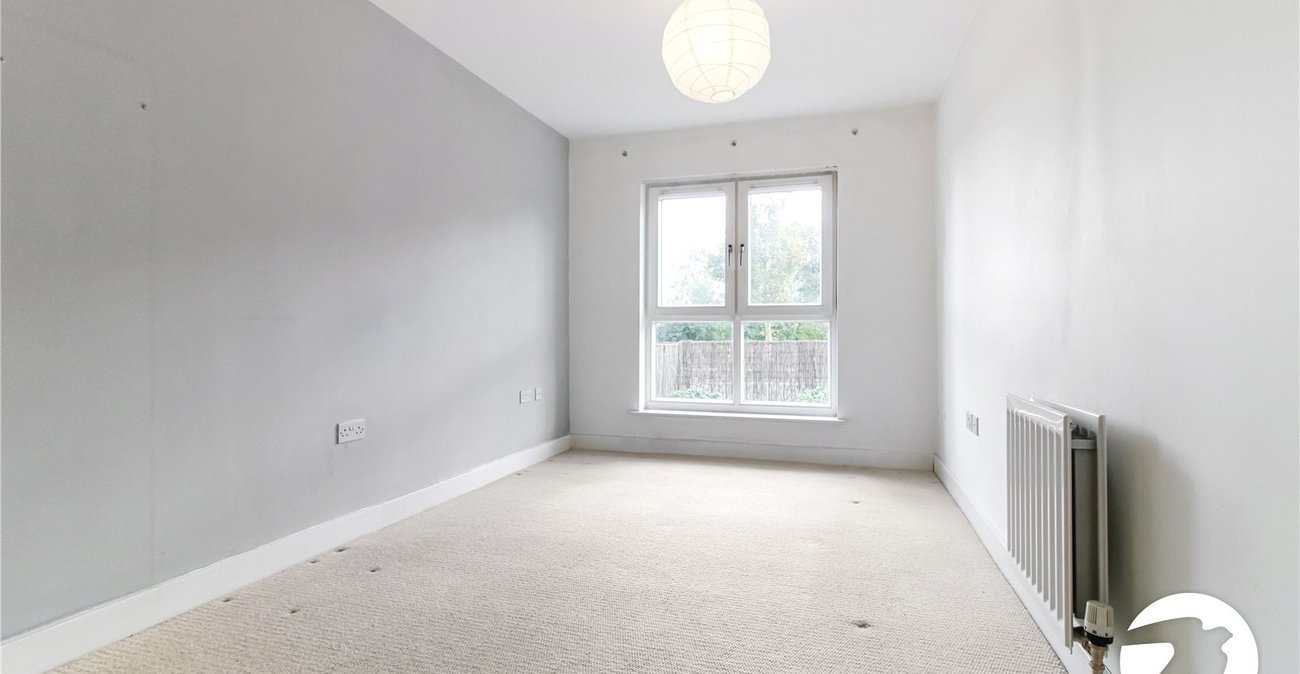 1 bedroom property to rent in Greenhithe | Robinson Michael & Jackson