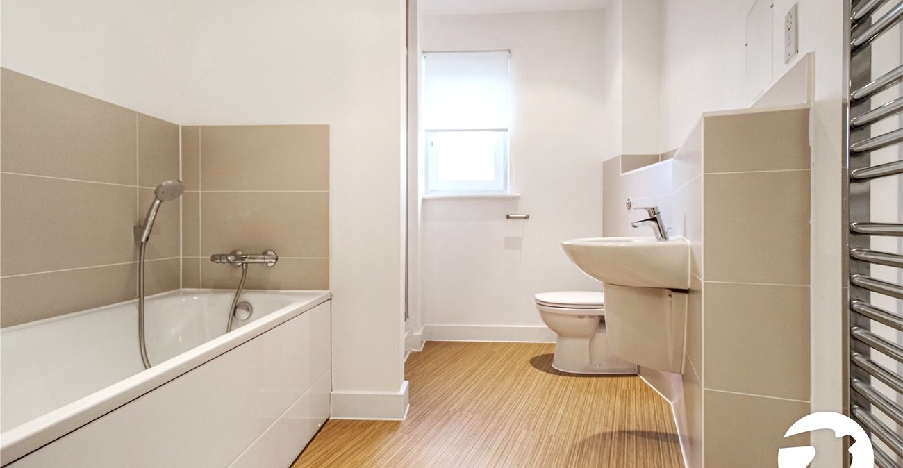1 bedroom property to rent in Greenhithe | Robinson Michael & Jackson