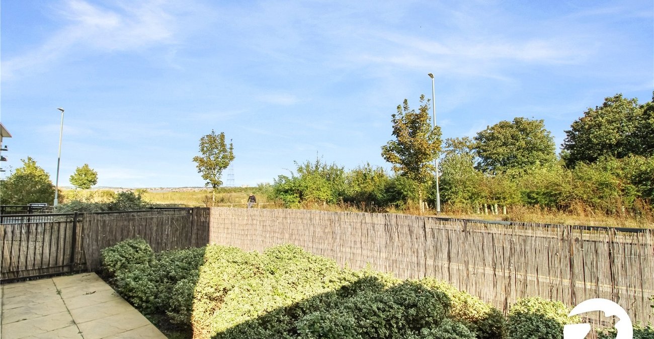 1 bedroom property to rent in Greenhithe | Robinson Michael & Jackson