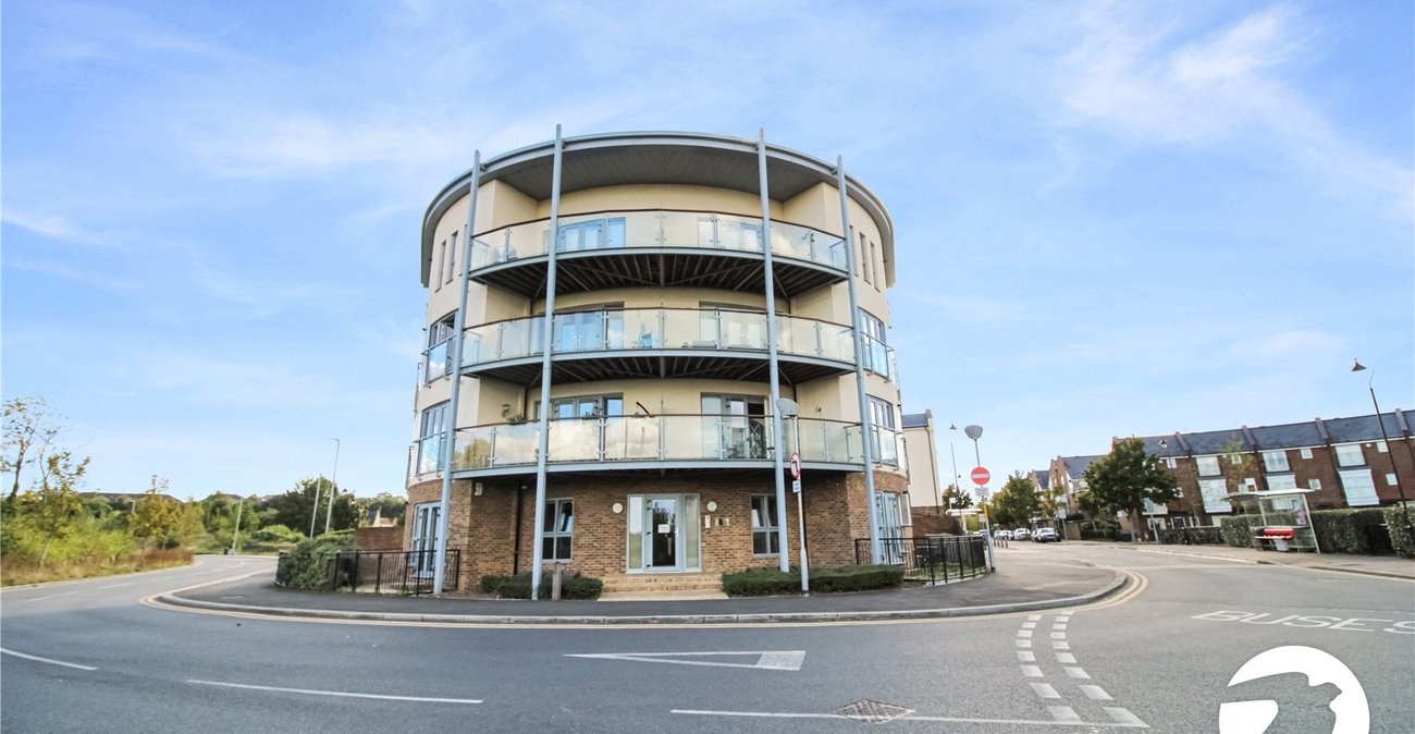 1 bedroom property to rent in Greenhithe | Robinson Michael & Jackson
