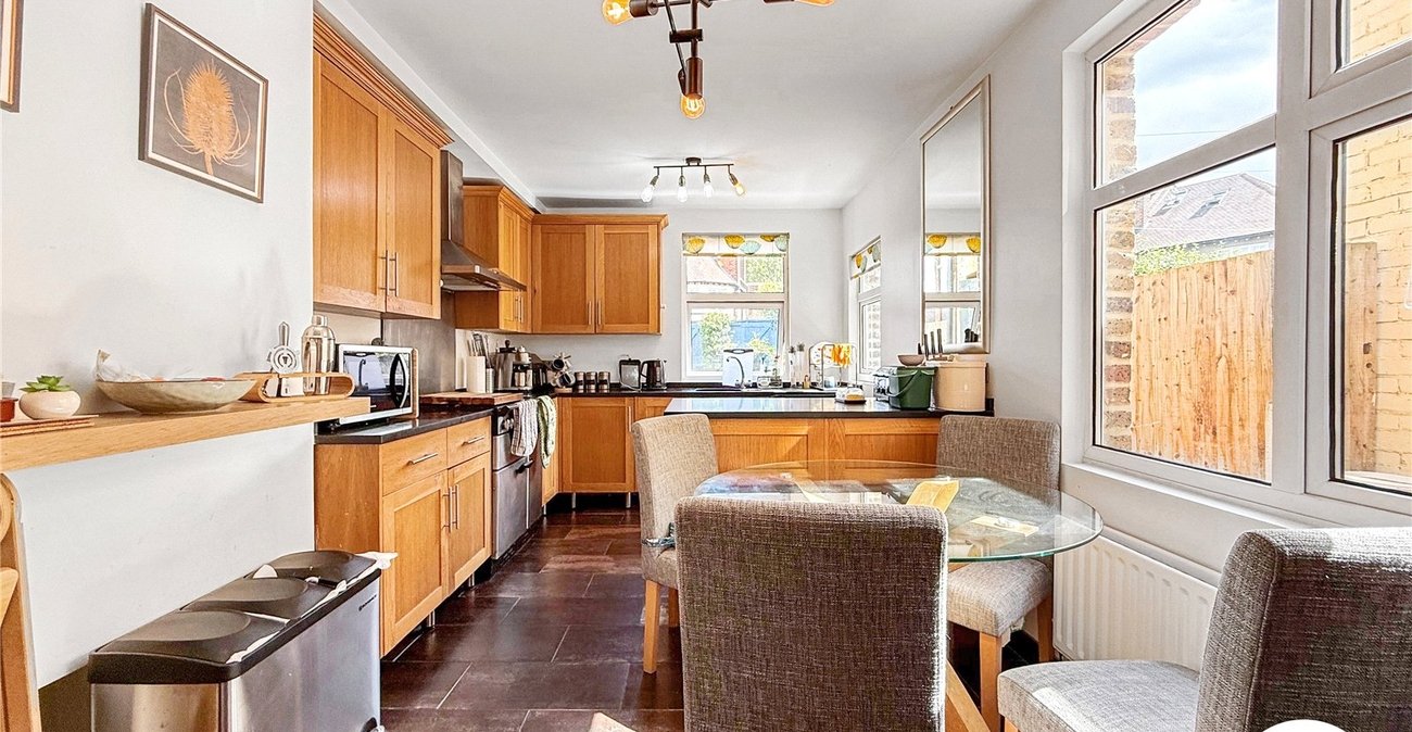 3 bedroom house to rent in London | Robinson Jackson