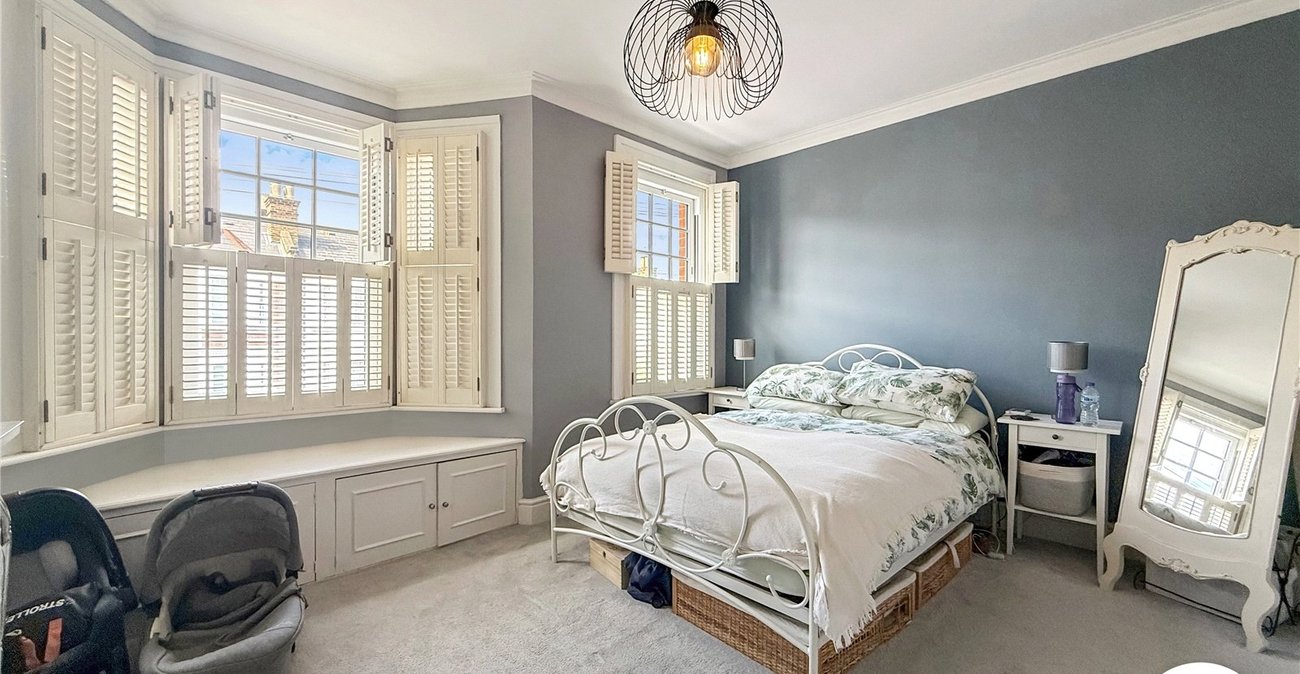 3 bedroom house to rent in London | Robinson Jackson