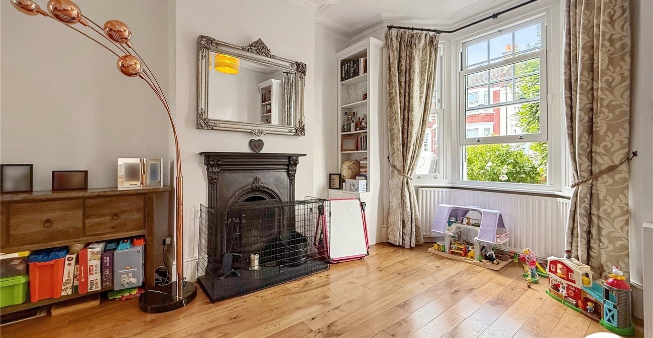 3 bedroom house to rent in London | Robinson Jackson