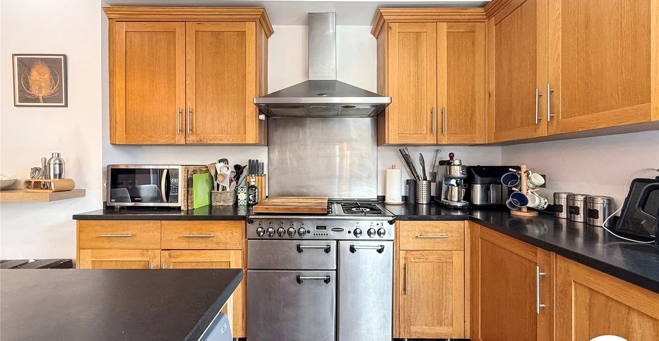 3 bedroom house to rent in London | Robinson Jackson