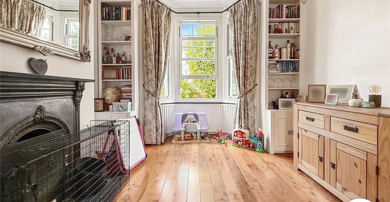 3 bedroom house to rent in London | Robinson Jackson
