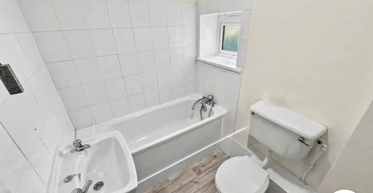 2 bedroom property to rent in Chatham | Robinson Michael & Jackson